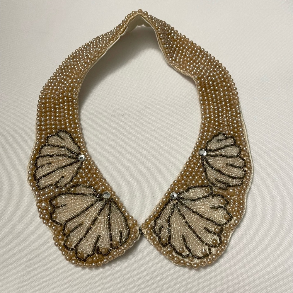 Vintage beaded collar, excellent condition, hook closure